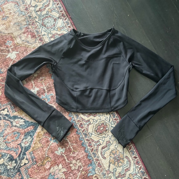 Women's Black Long Sleeve Crop Top - Picture 2 of 5